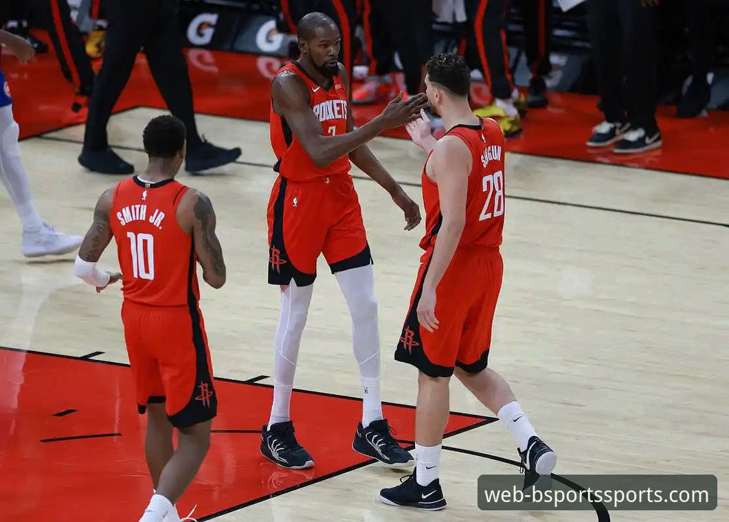 最新b体育苹果版 火箭大胜尼克斯深度评测:杜兰特27+6+8引领团队篮球新纪元